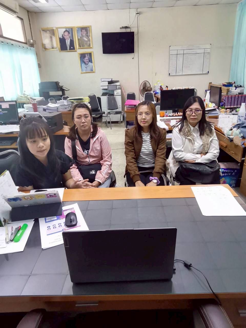 พช.เชียงดาว  นำเสนอโครงการผ่านระบบ Video Call ในการประชุมคณะอนุกรรมการบริหารกองทุนพัฒนาบทบาทสตรีระดับจังหวัด ครั้งที่ 2/2569